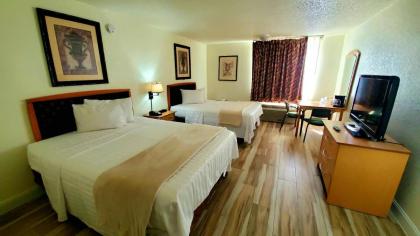 Monumental Movieland Hotel - image 4