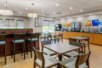 Comfort Suites Near Universal Orlando Resort - image 10