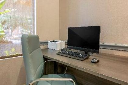 Comfort Suites Near Universal Orlando Resort - image 18