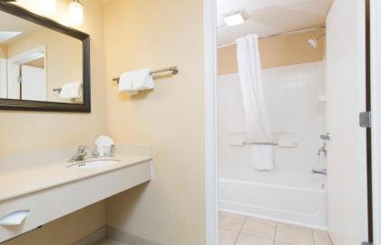 Staysky Suites I-Drive Orlando - image 4