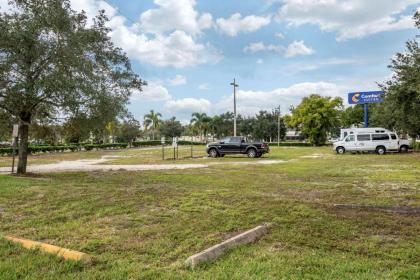Comfort Suites Orlando Airport - image 28