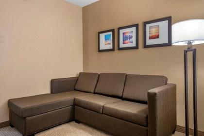 Comfort Suites Orlando Airport - image 7