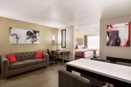Ramada by Wyndham Suites Orlando Airport - image 27