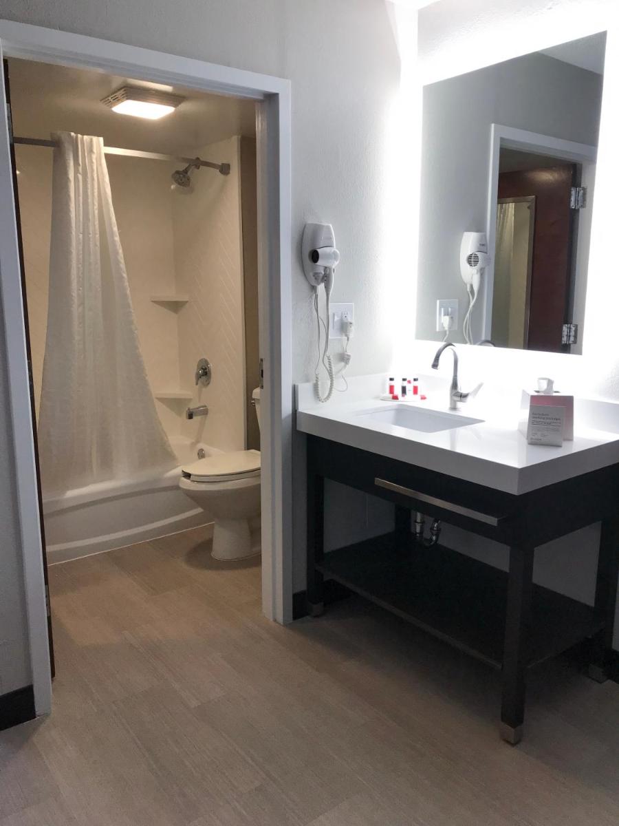 Ramada by Wyndham Suites Orlando Airport - image 3