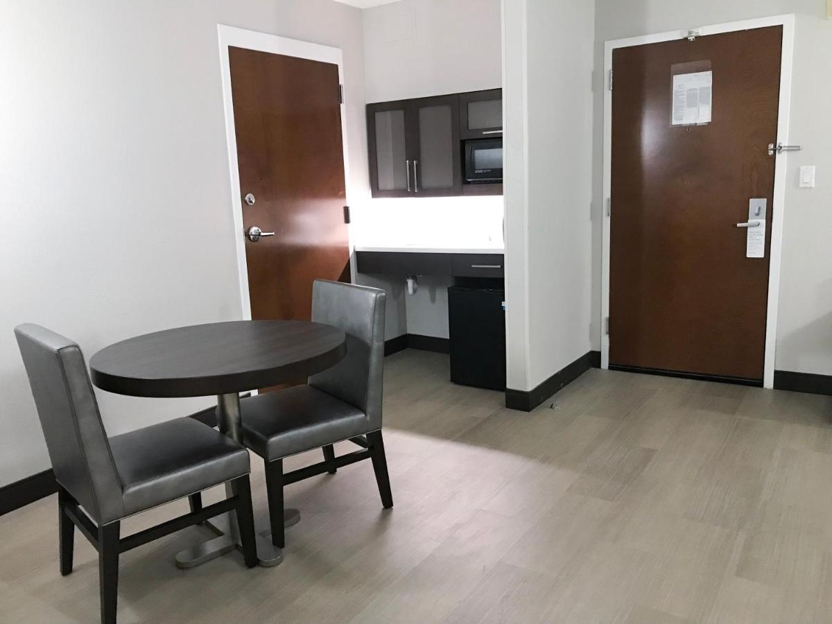 Ramada by Wyndham Suites Orlando Airport - image 7