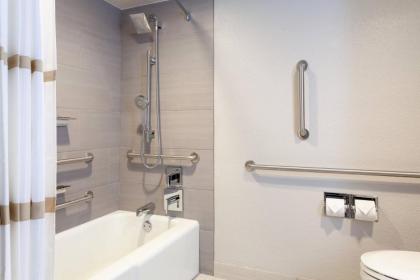 Marriott Orlando Airport Lakeside - image 17