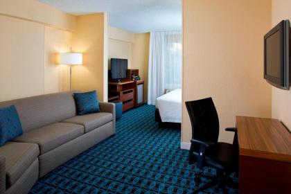 Fairfield Inn & Suites by Marriott Orlando Lake Buena Vista in the Marriott Village - image 8