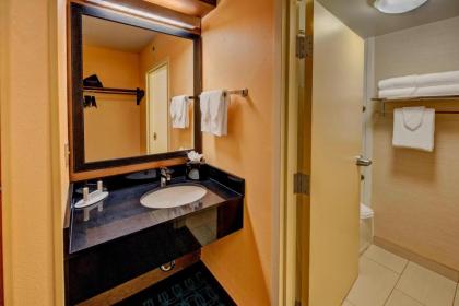 Fairfield Inn & Suites by Marriott Orlando Near Universal Orlando Resort - image 9