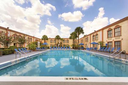 La Quinta Inn & Suites by Wyndham Orlando International Drive No