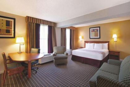La Quinta Inn & Suites by Wyndham Orlando International Drive No - image 11