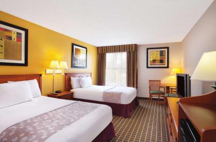 La Quinta Inn & Suites by Wyndham Orlando International Drive No - image 12