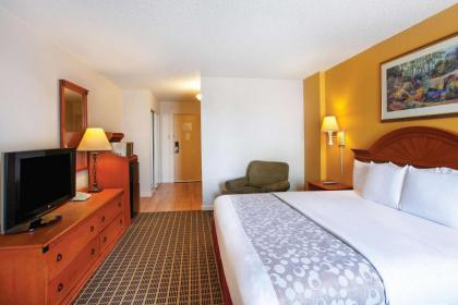La Quinta Inn & Suites by Wyndham Orlando International Drive No - image 4