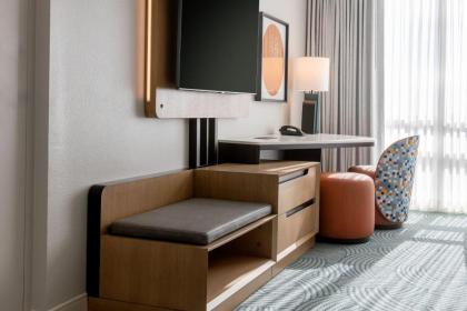 Hotel Kinetic Orlando Universal Blvd - image 3