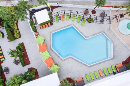 Holiday Inn & Suites Across From Universal Orlando - image 13