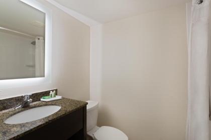 Holiday Inn & Suites Across From Universal Orlando - image 24