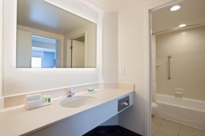 Holiday Inn & Suites Across From Universal Orlando - image 29