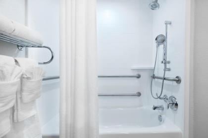 Holiday Inn Express & Suites - Nearest Universal Orlando - image 12