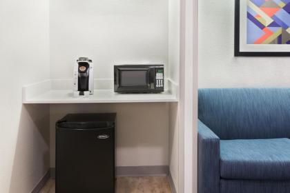 Holiday Inn Express & Suites - Nearest Universal Orlando - image 13