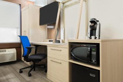 Holiday Inn Express & Suites - Nearest Universal Orlando - image 14