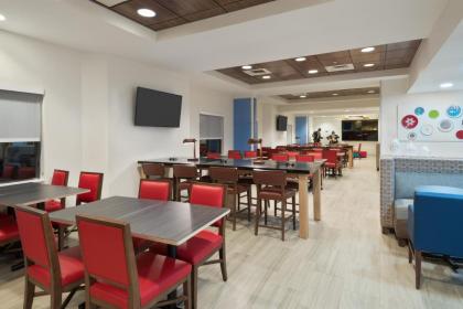 Holiday Inn Express & Suites - Nearest Universal Orlando - image 24