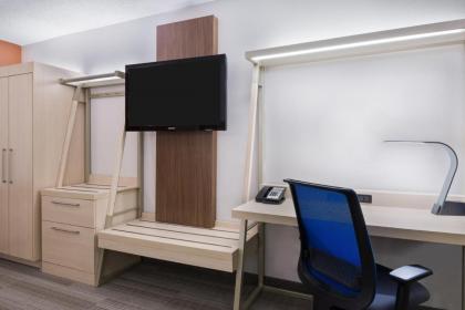 Holiday Inn Express & Suites - Nearest Universal Orlando - image 4