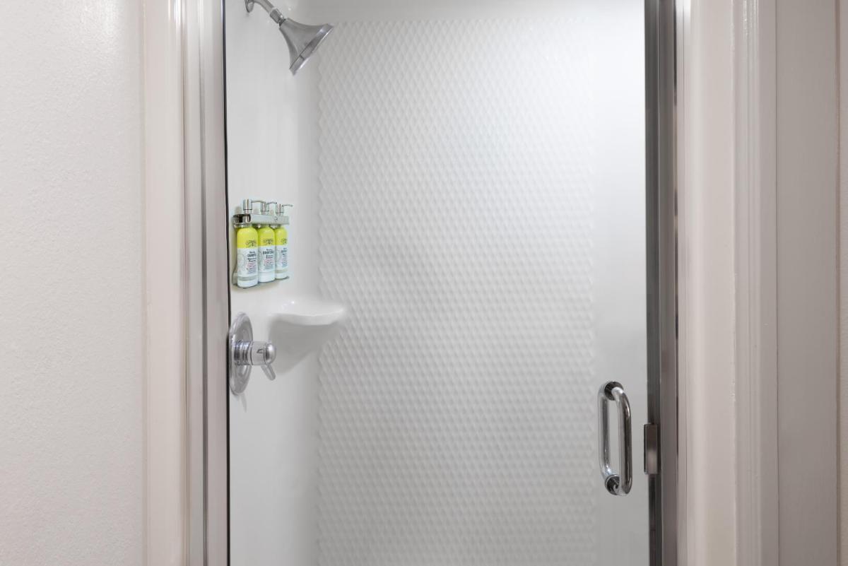 Holiday Inn Express & Suites - Nearest Universal Orlando - image 5