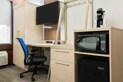 Holiday Inn Express & Suites - Nearest Universal Orlando - image 6