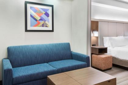 Holiday Inn Express & Suites - Nearest Universal Orlando - image 8