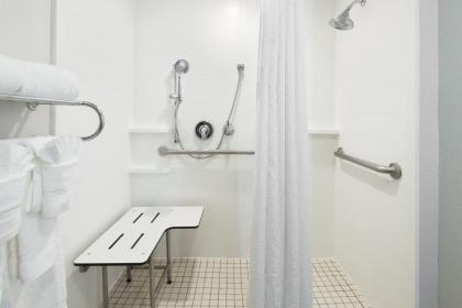 Holiday Inn Express & Suites - Nearest Universal Orlando - image 9