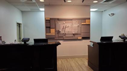 Holiday Inn Express & Suites Orlando - International Drive an IHG Hotel - image 10