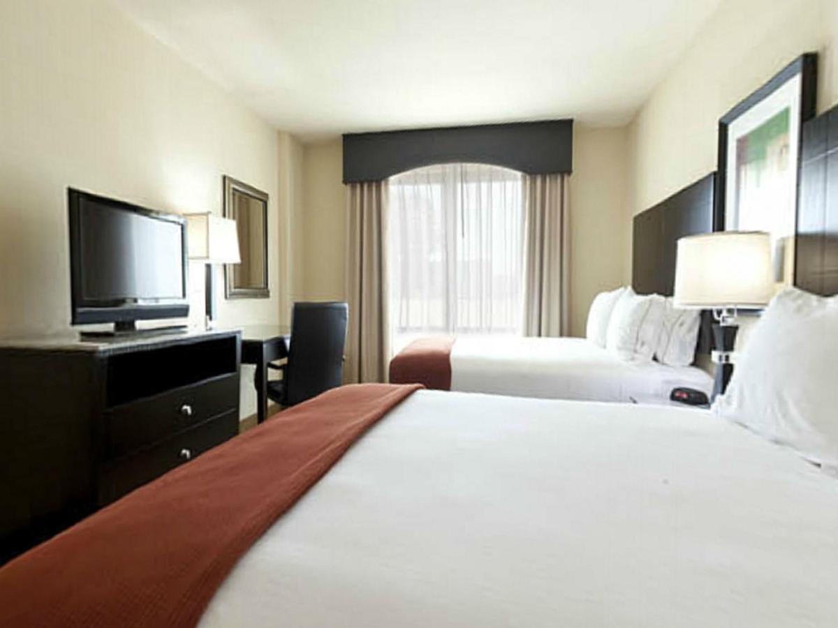 Holiday Inn Express & Suites Orlando - International Drive an IHG Hotel - image 2