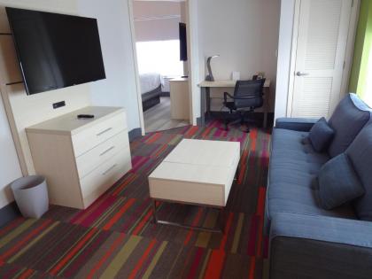 Holiday Inn Express & Suites Orlando - International Drive an IHG Hotel - image 20