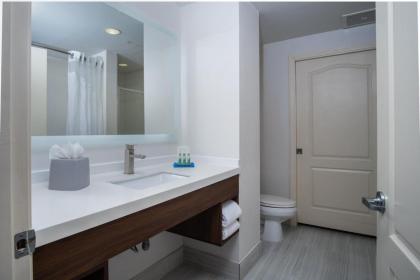 Holiday Inn Express & Suites Orlando - International Drive an IHG Hotel - image 23