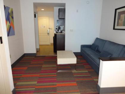 Holiday Inn Express & Suites Orlando - International Drive an IHG Hotel - image 27