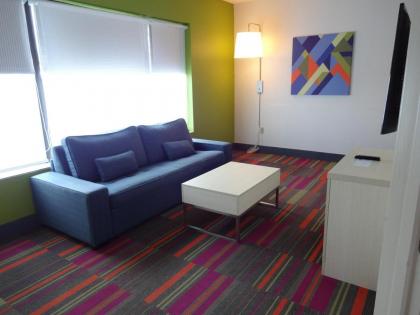 Holiday Inn Express & Suites Orlando - International Drive an IHG Hotel - image 28