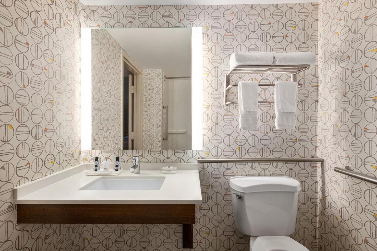 Holiday Inn Orlando International Airport - image 7