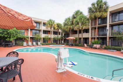 Days Inn & Suites by Wyndham Orlando Airport - image 10