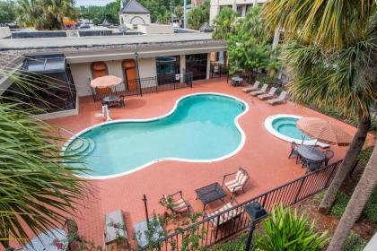 Days Inn & Suites by Wyndham Orlando Airport - image 11