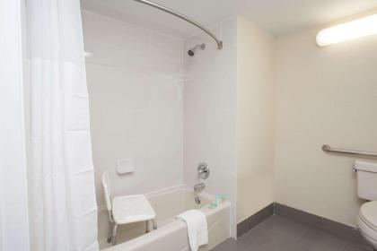Days Inn & Suites by Wyndham Orlando Airport - image 18