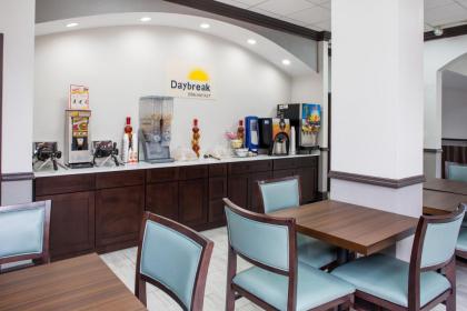 Days Inn & Suites by Wyndham Orlando Airport - image 7