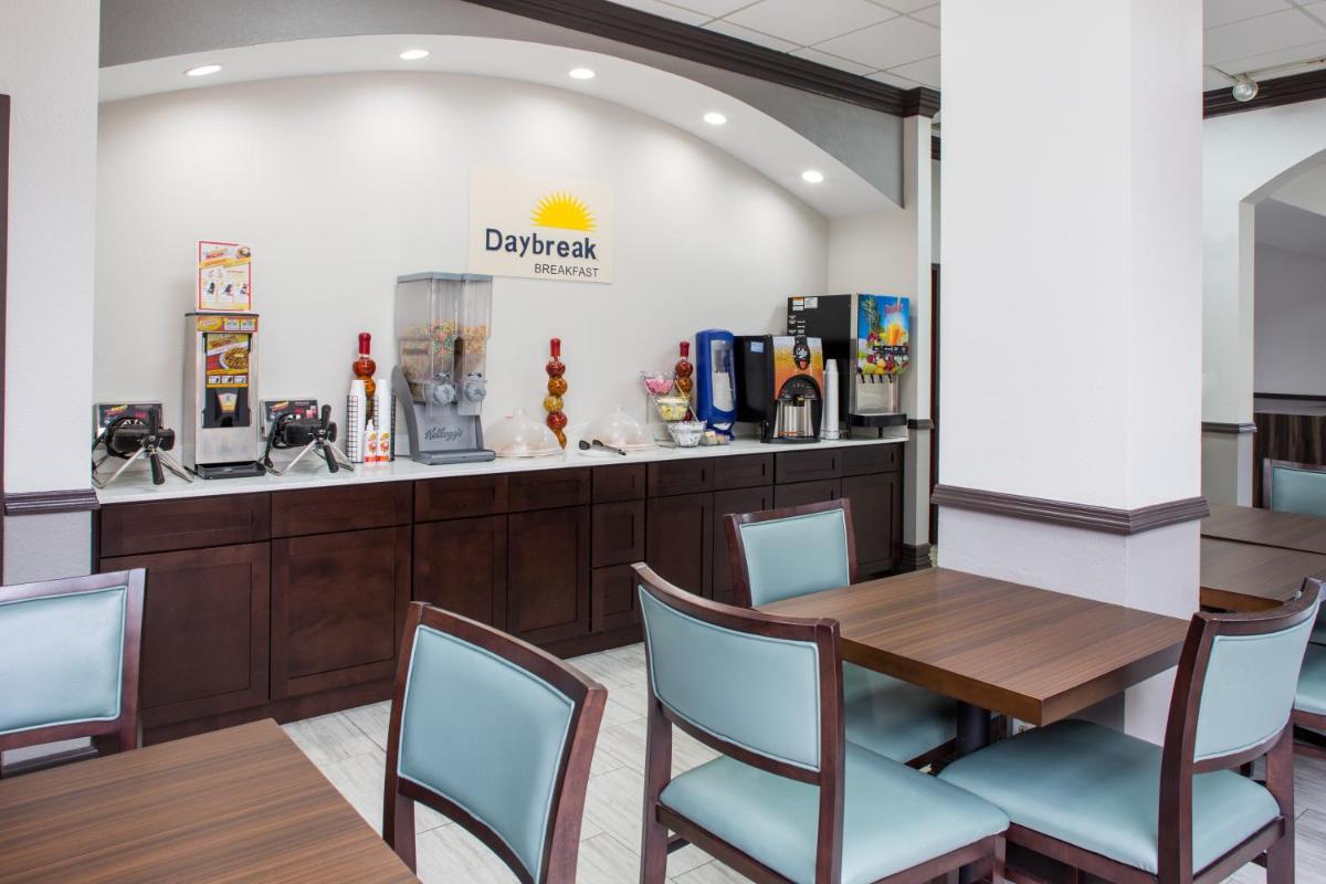 Days Inn & Suites by Wyndham Orlando Airport - image 7