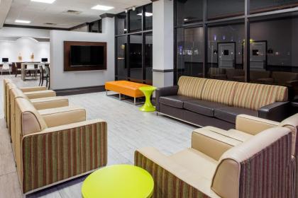 Days Inn & Suites by Wyndham Orlando Airport - image 8