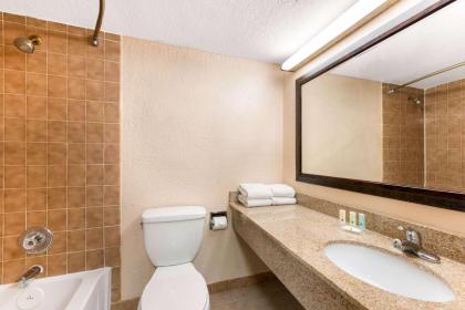 Quality Inn & Suites Orlando Airport - image 16