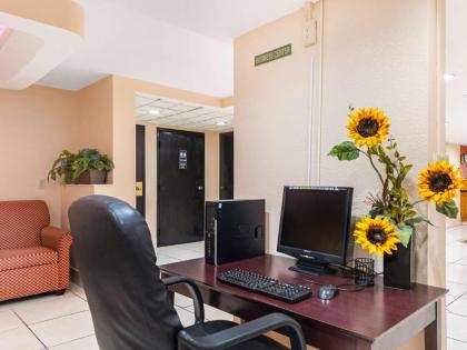 Quality Inn & Suites Orlando Airport - image 4