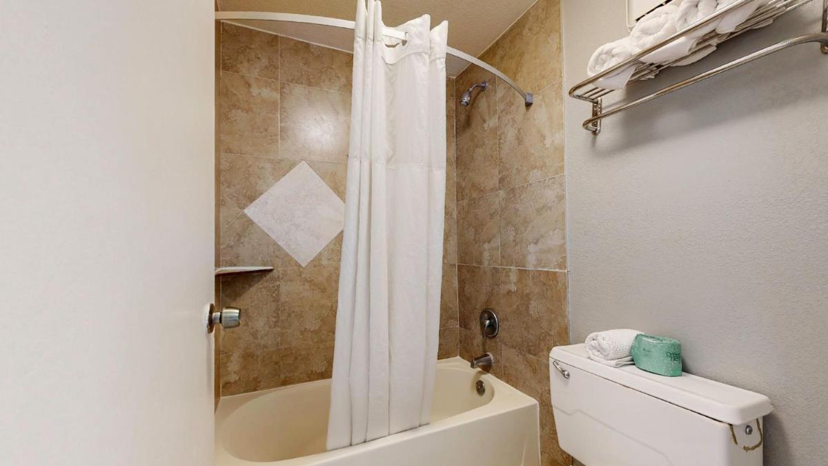 Days Inn by Wyndham Orlando Downtown - image 4