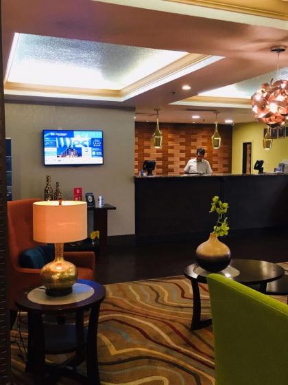 Best Western Plus Universal Inn - image 15