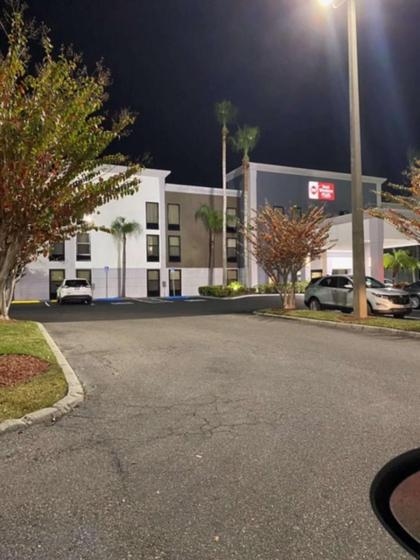 Best Western Plus Universal Inn - image 18