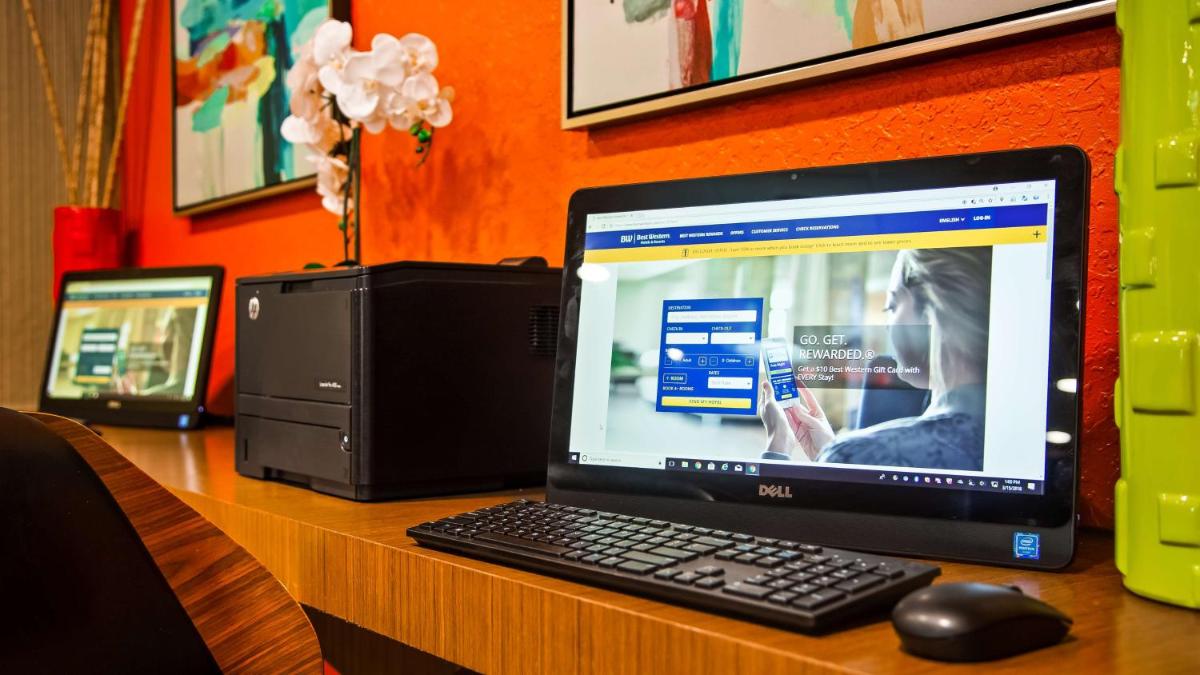 Best Western Plus Universal Inn - image 7