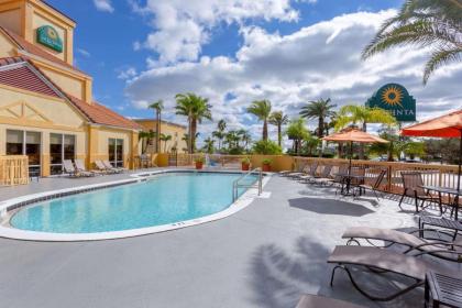 La Quinta Inn & Suites by Wyndham Orlando Universal Area - image 10