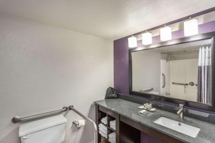 La Quinta Inn & Suites by Wyndham Orlando Universal Area - image 13